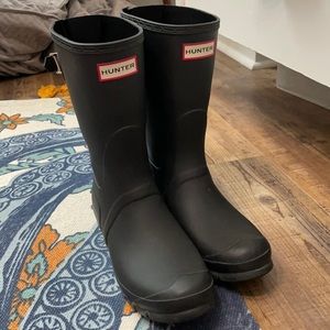 Black Mid-Height Adjustable Back Hunter Wellies